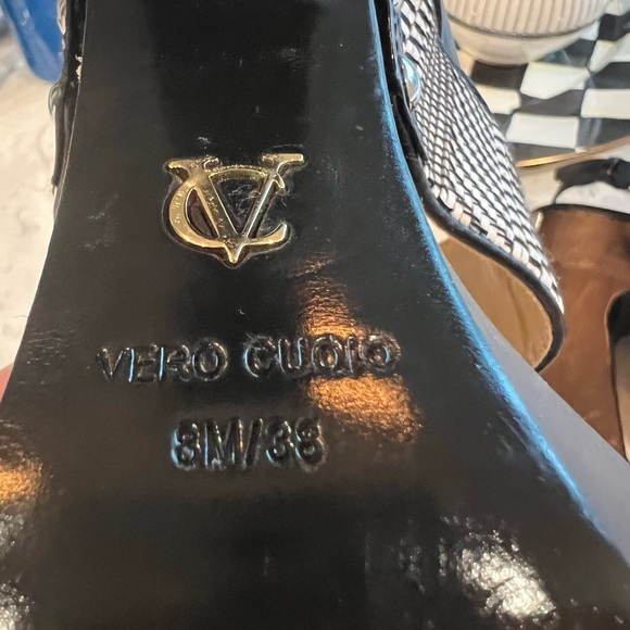 GORGEOUS platform heels cream and black with wood heels 8 EUC - Picture 6 of 6